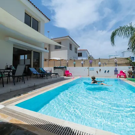 Anna Maria, Kapparis Сasa de vacaciones